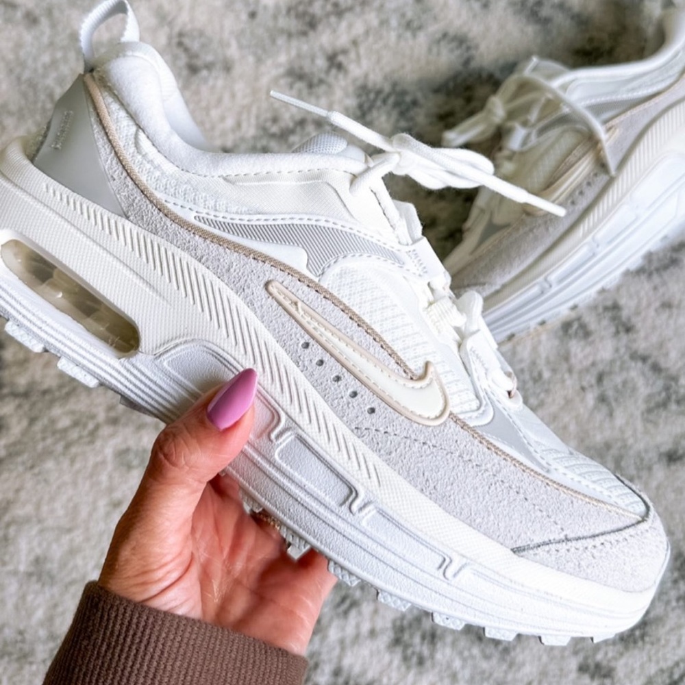 NWT * Nike Air Max Bliss LX Size 6 - Summit White, Phantom Dust, Sandrift, Sail